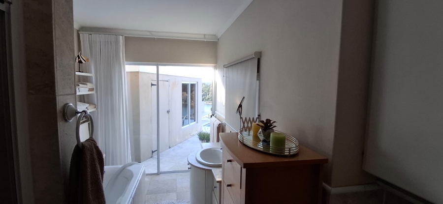 7 Bedroom Property for Sale in Bonza Bay Eastern Cape